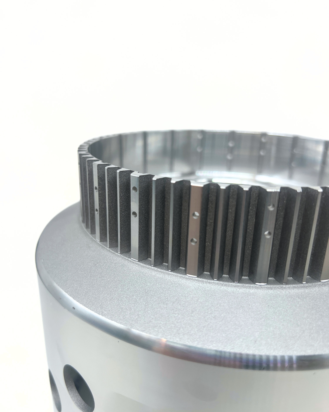 Splines on a new genuine D-drum used in 8HP transmissions.